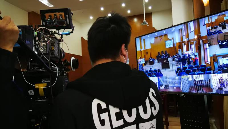 AI生成VS人工创意——错那县广告片拍摄公司的技术浪漫主义实践